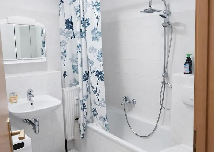 5 Bett Monteurwohnung In Schoenebeck, Pfaennerstrasse 6a Lägenhet Schönebeck